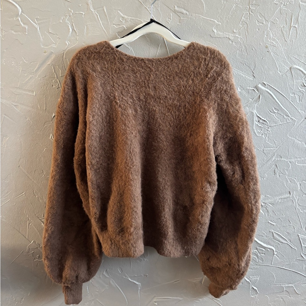 Forever 21 Coffee Brown Twisted Back Knot Sweater
🧸🤎
